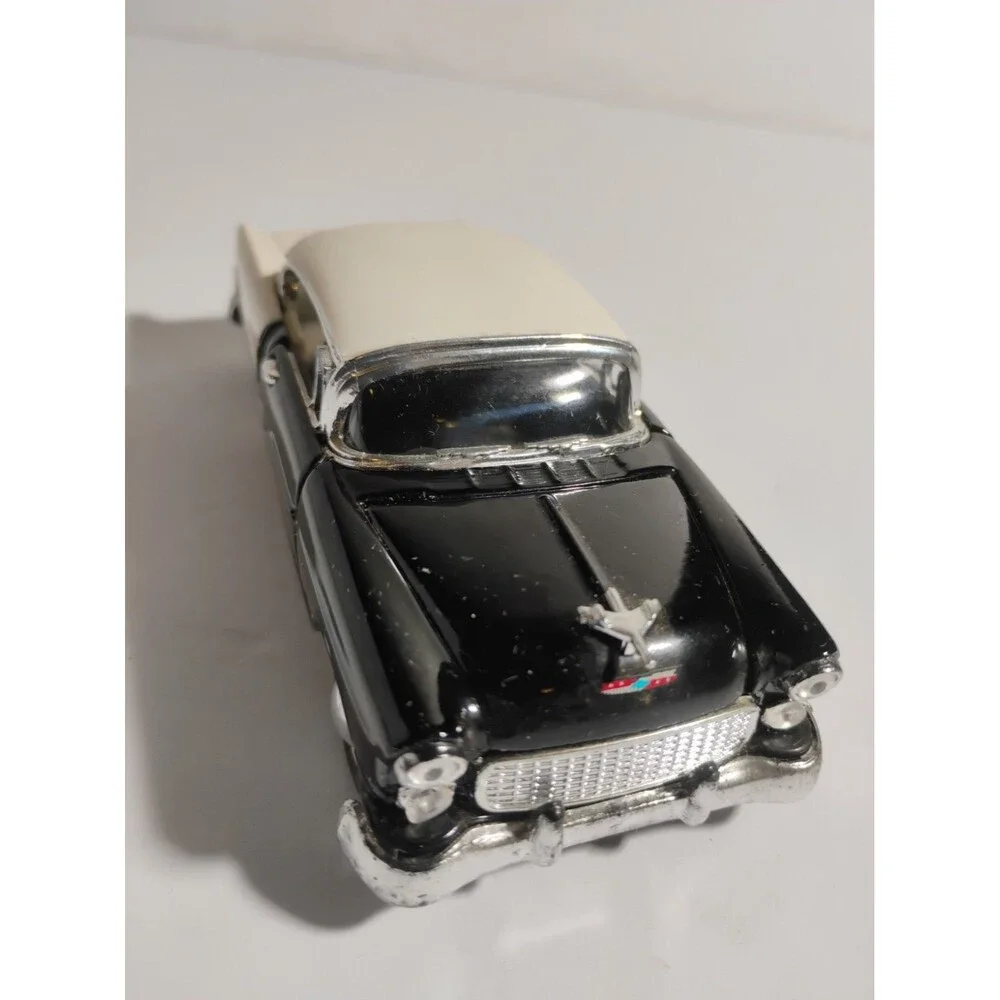 Signature models SS5720 1955 CHEVROLET Bel Air 1:32 Scale Wind Up